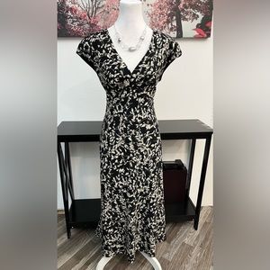 Jones Wear Women A Line Midi Dress Floral VNeck Size 12 Cap Sleeve Zipper back